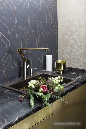 Смеситель Omoikiri Tara-LG-GM 4994396 (светлое золото/вороненая сталь) - фото товара