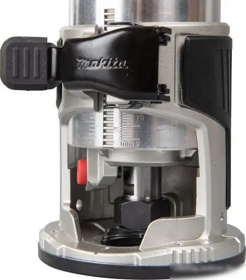 Кромочно-петельный фрезер Makita RT001GZ19 (без АКБ) – подробное фото Кромочно-петельный фрезер Makita RT001GZ19 (без АКБ) – фото товара