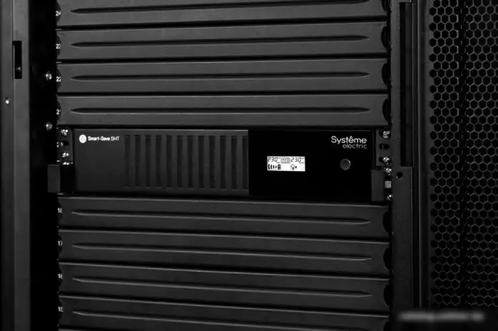 Источник бесперебойного питания Systeme Electric SMTSE1000RMI2U – фото товара