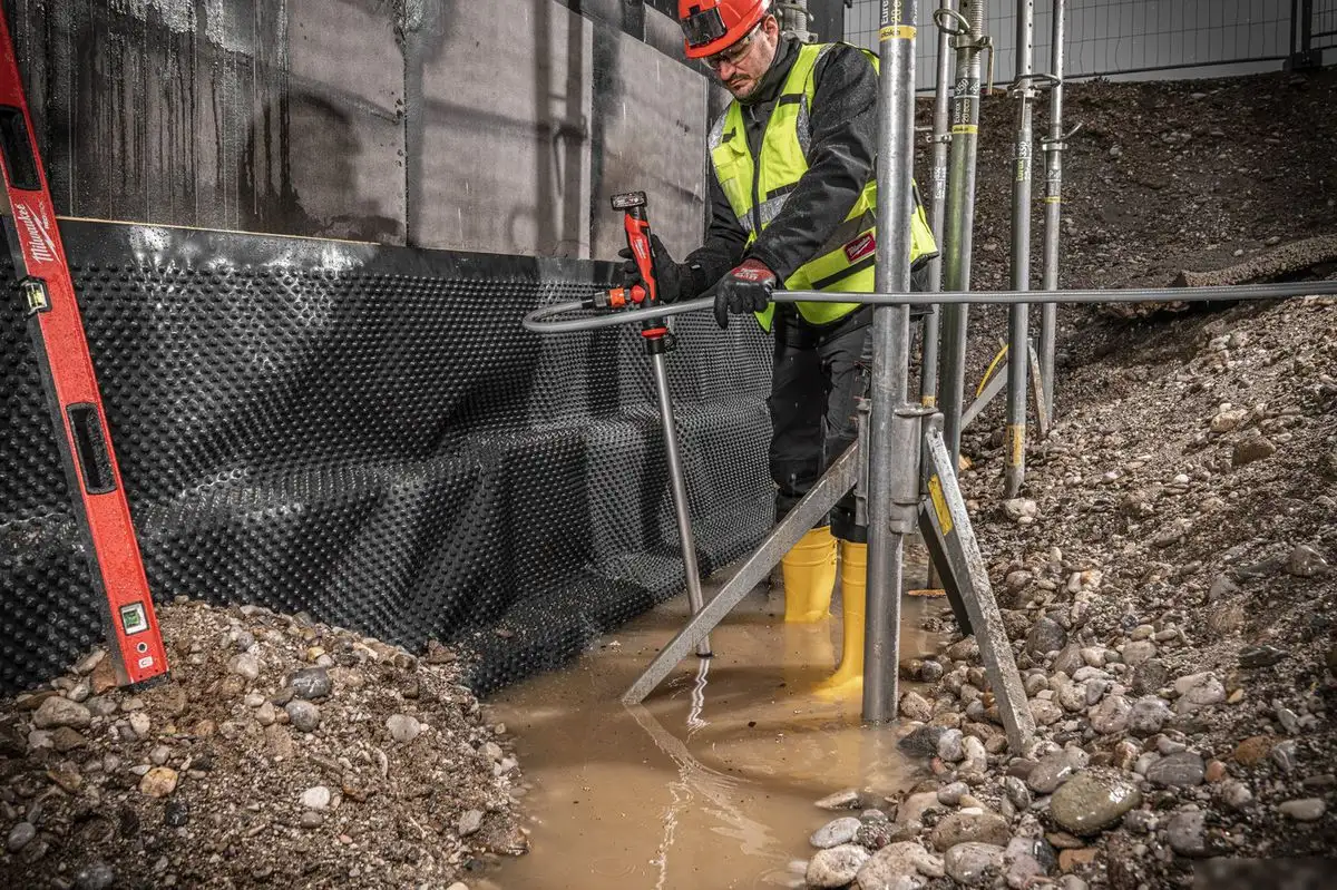 Садовый насос Milwaukee M12 BSWP-0 (без АКБ) - фото товара