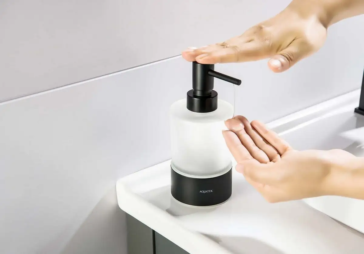 Дозатор для жидкого мыла Aquatek Лира AQ4429MB (черный матовый) – фото товара