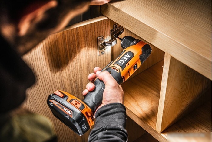 Дрель-шуруповерт AEG Powertools BS18SRABL-0 4935480055 (без АКБ) – фото товара